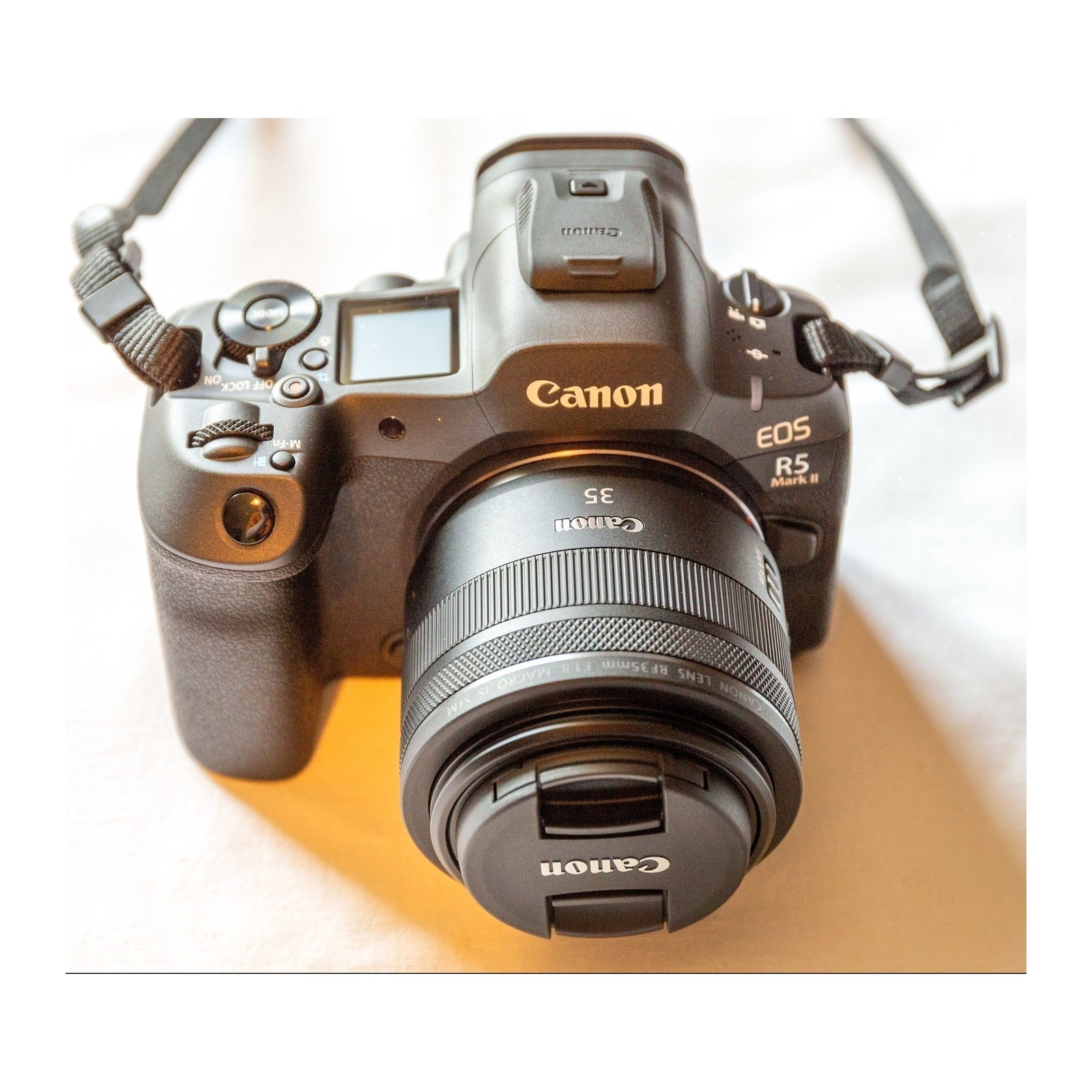 Canon RF 35mm F1.8 Macro IS STM view 3