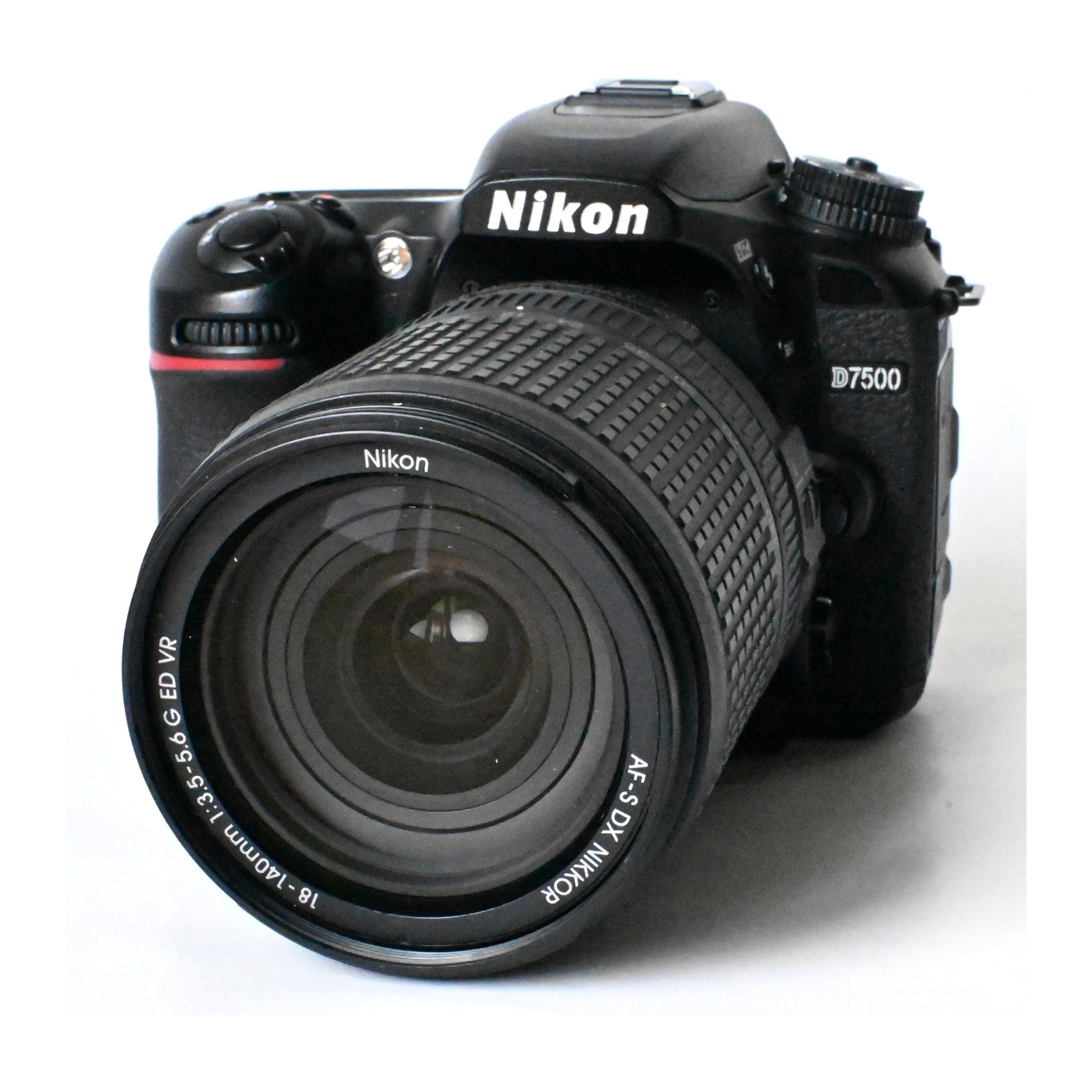 Nikon D7500 Kit with 18-140mm view 2